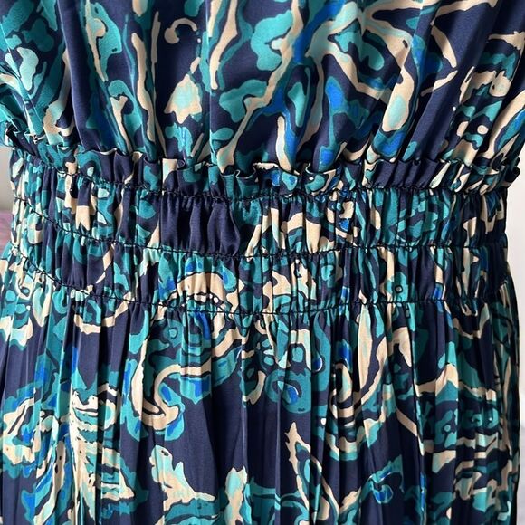 Elegant Floral Halter Dress - Picture 2 of 8